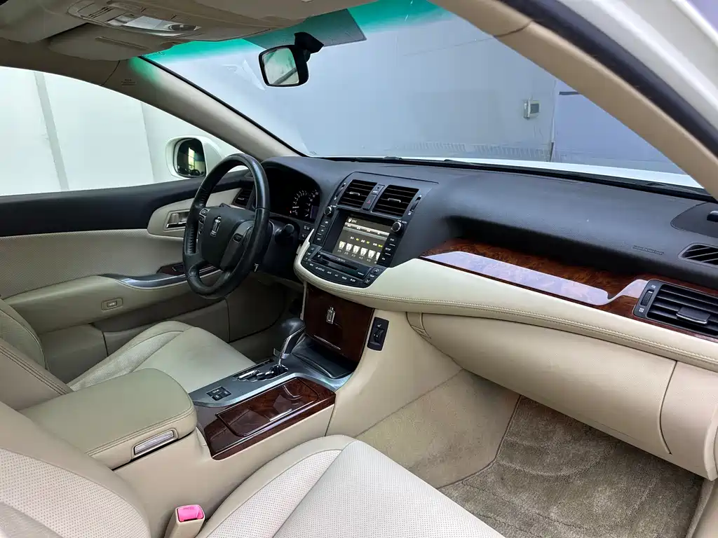 Toyota Crown — миниатюра 11