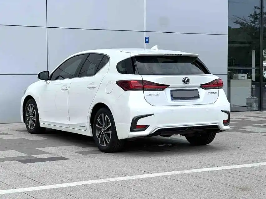 Lexus CT — миниатюра 8