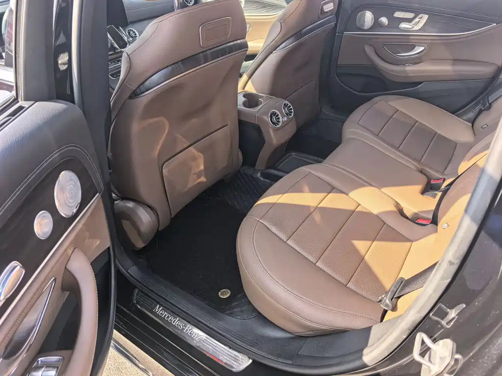 Mercedes-Benz E-Class — миниатюра 5