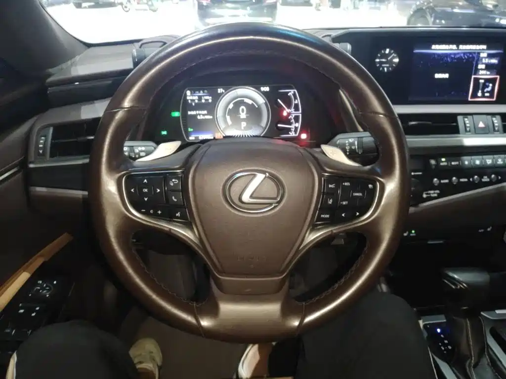 Lexus ES — миниатюра 11