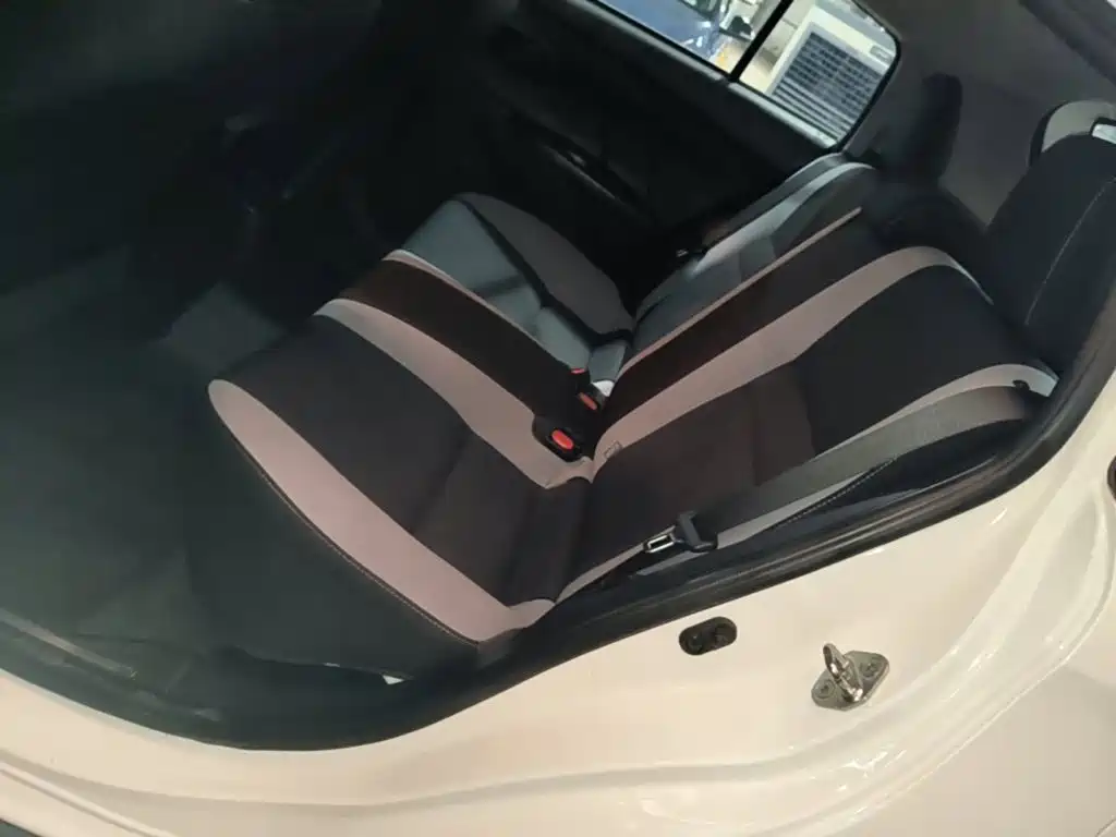 Toyota Yaris L — миниатюра 17