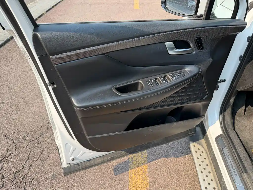 Hyundai Santa Fe — миниатюра 6