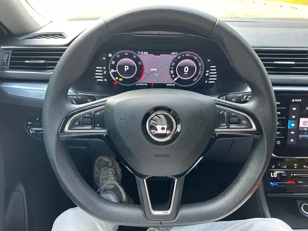 Skoda Superb — миниатюра 11