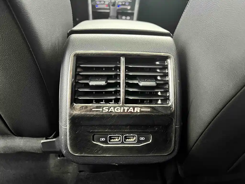 VOLKSWAGEN SAGITAR