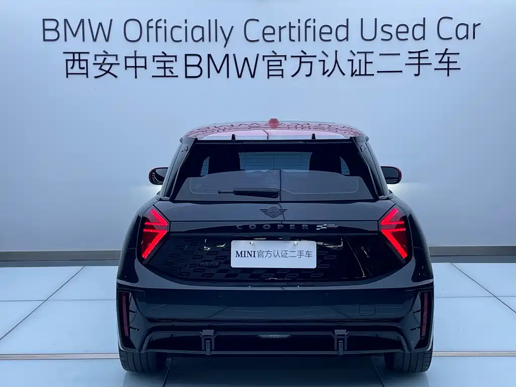 MINI MINI JCW EV — миниатюра 4