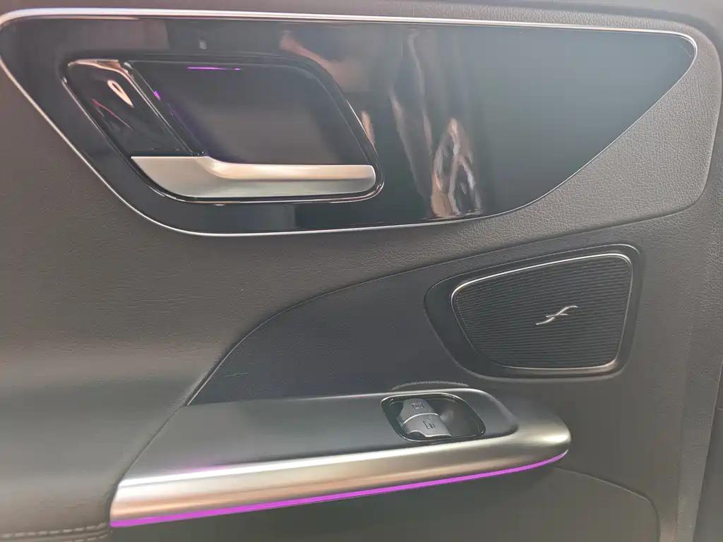 Mercedes-Benz C-Class — миниатюра 17
