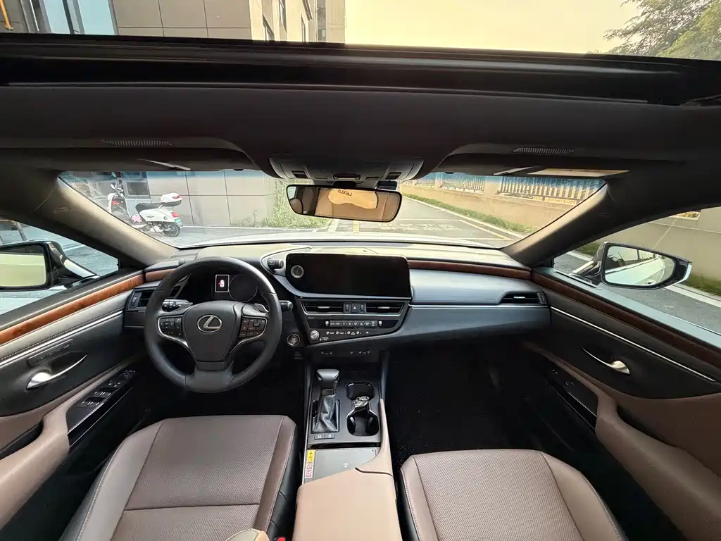 Lexus ES — миниатюра 7
