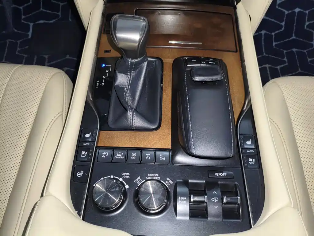 Lexus LX — миниатюра 12