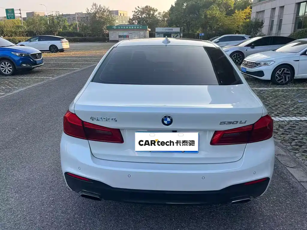 BMW 5 Series — миниатюра 3