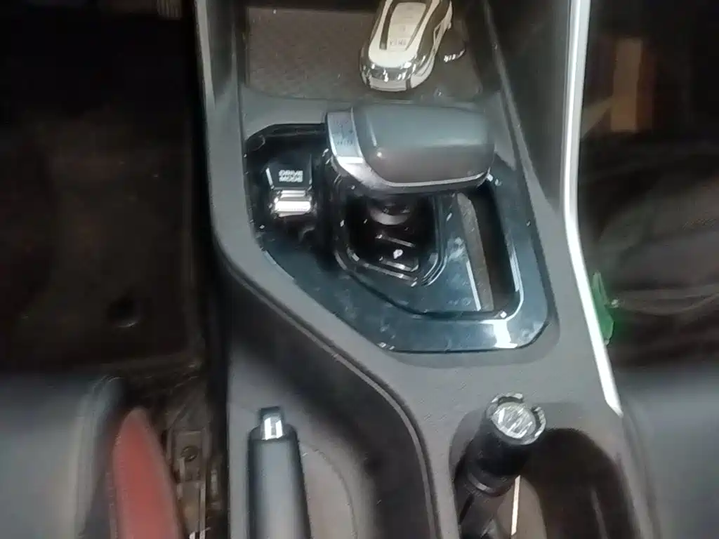 Geely Binyue — миниатюра 14