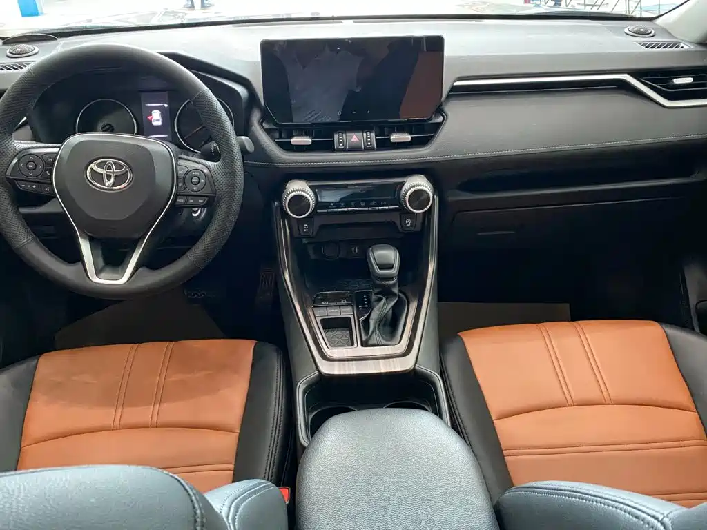Toyota RAV4 — миниатюра 9