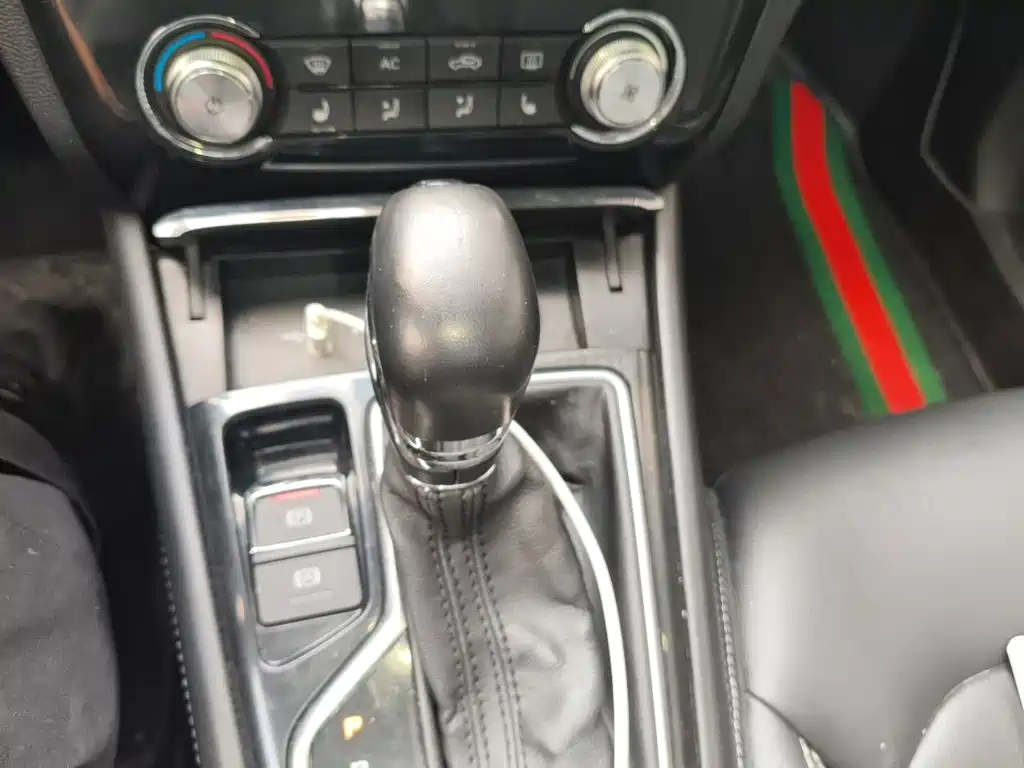 Roewe RX3 — миниатюра 7