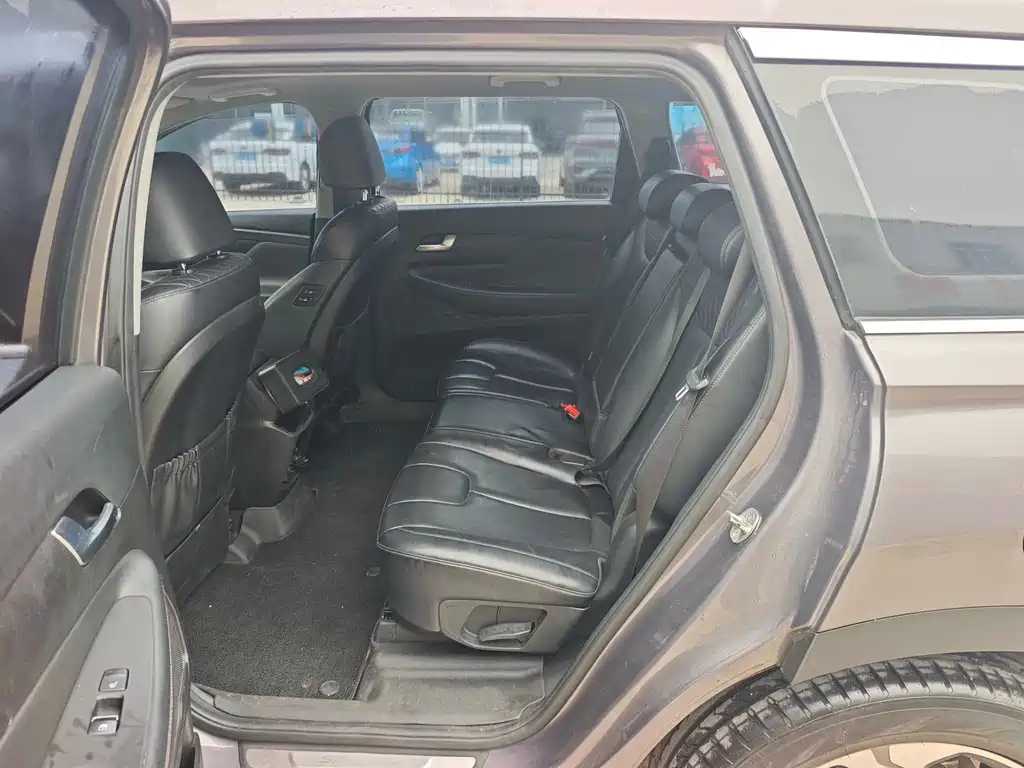 Hyundai Santa Fe — миниатюра 6
