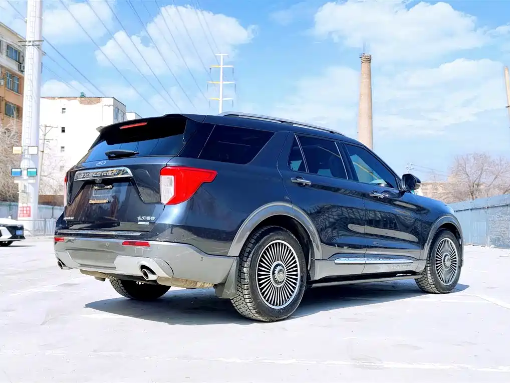 Ford Explorer EcoBoost 285 4WD Platinum Edition 7 seats, фото 4