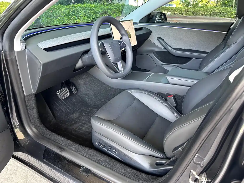Tesla Model 3 — миниатюра 18