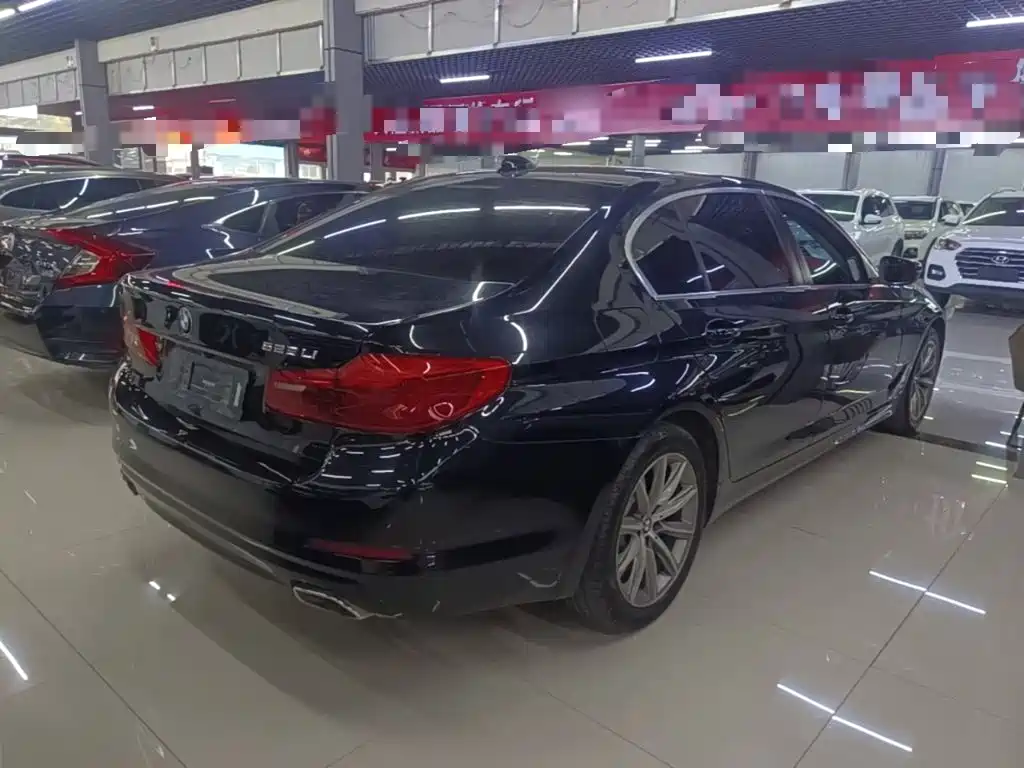 BMW 5 Series — миниатюра 7