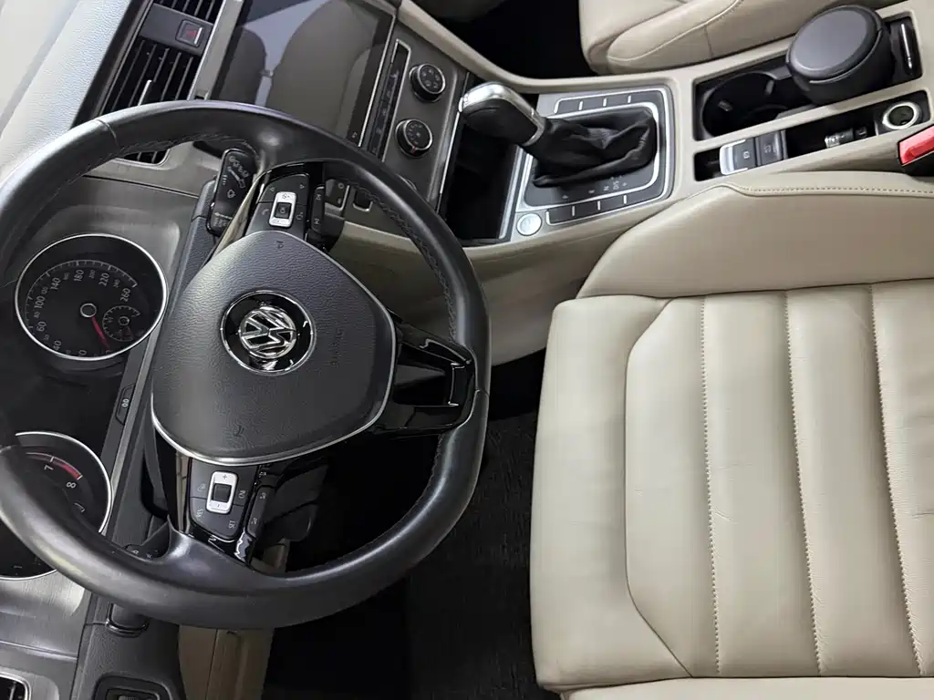 Volkswagen Golf 2016 230TSI AT Luxury