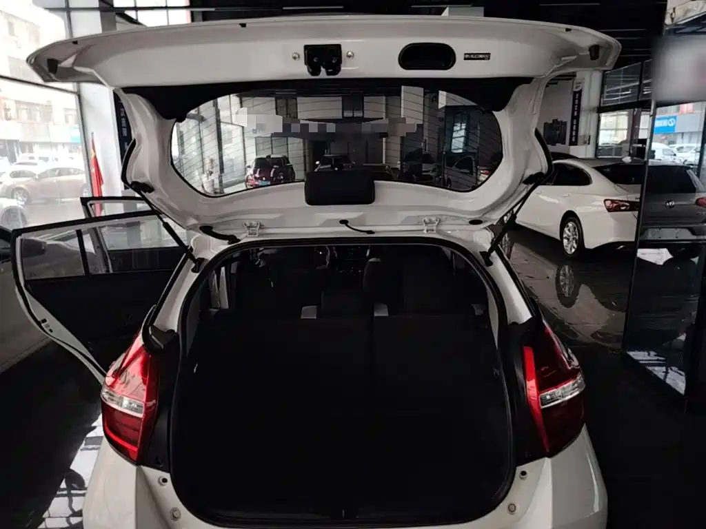 Toyota Yaris L — миниатюра 19