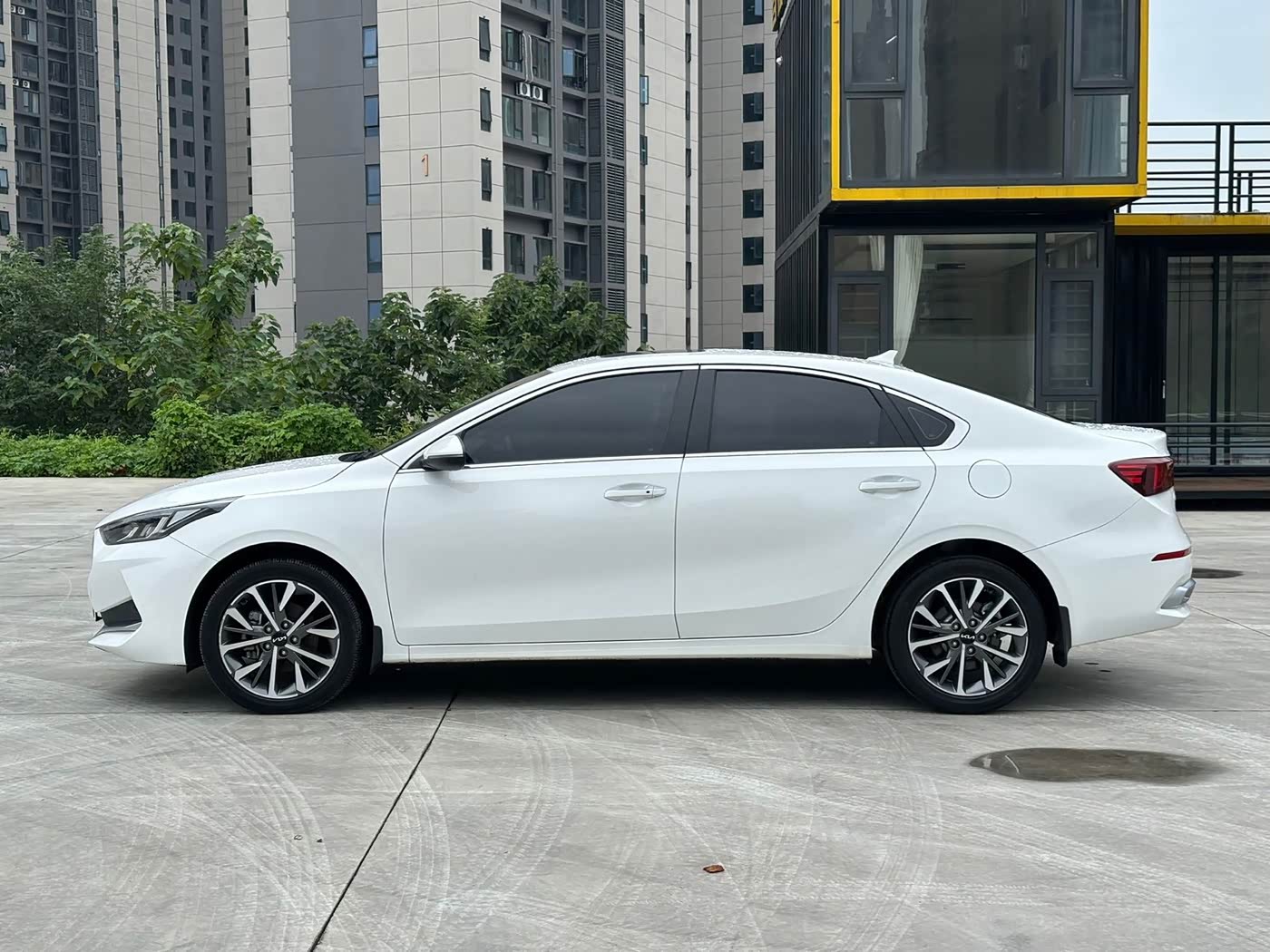 Kia K3 1.5 л 2022 г. Белый, пробег 50000 км