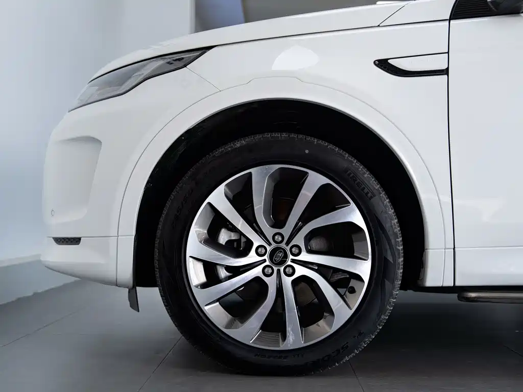 LAND ROVER DISCOVER NEW ENERGY SOURCES FOR SPORTS