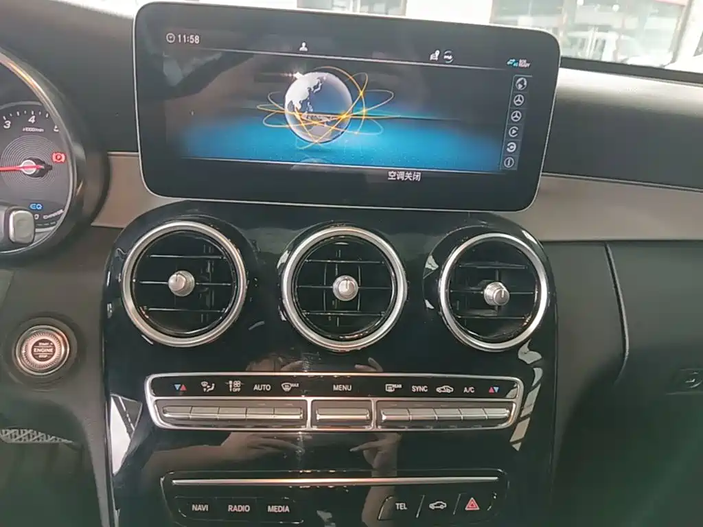 Mercedes-Benz C-Class — миниатюра 13