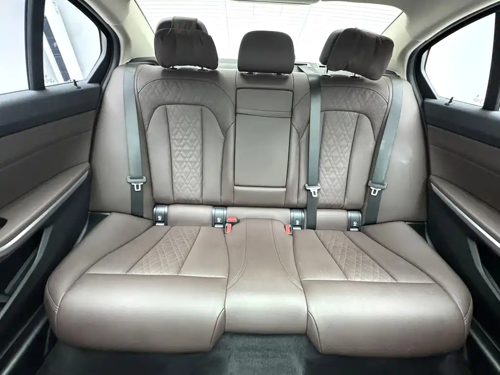 BMW 3 Series — миниатюра 14