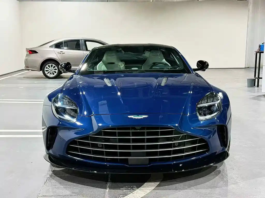 Aston Martin V8 Vantage 2024 4.0T V8 Coupe