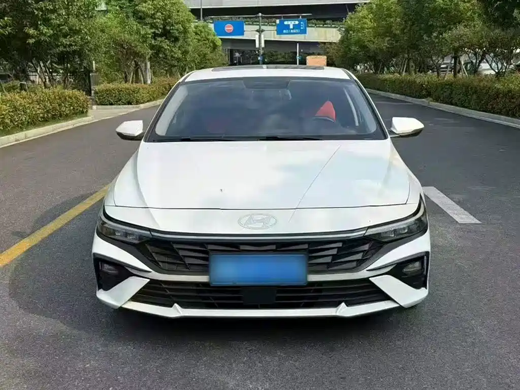 Hyundai Elantra — миниатюра 8