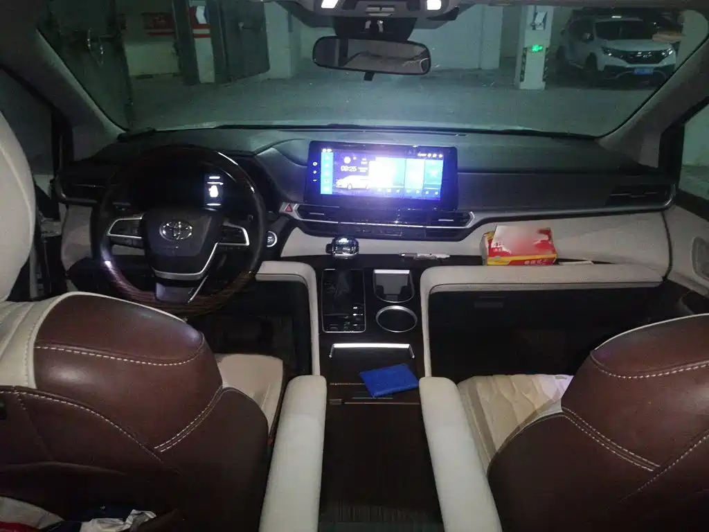 Toyota Sienna — миниатюра 13