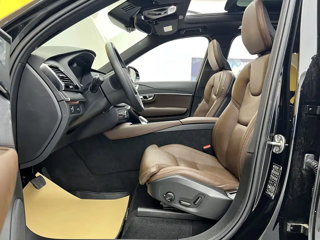Volvo XC90 2022 B6 Luxury 7 мест