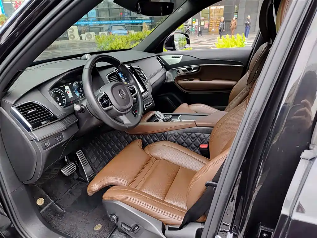 Volvo XC90 2021 B6 Luxury 7 мест