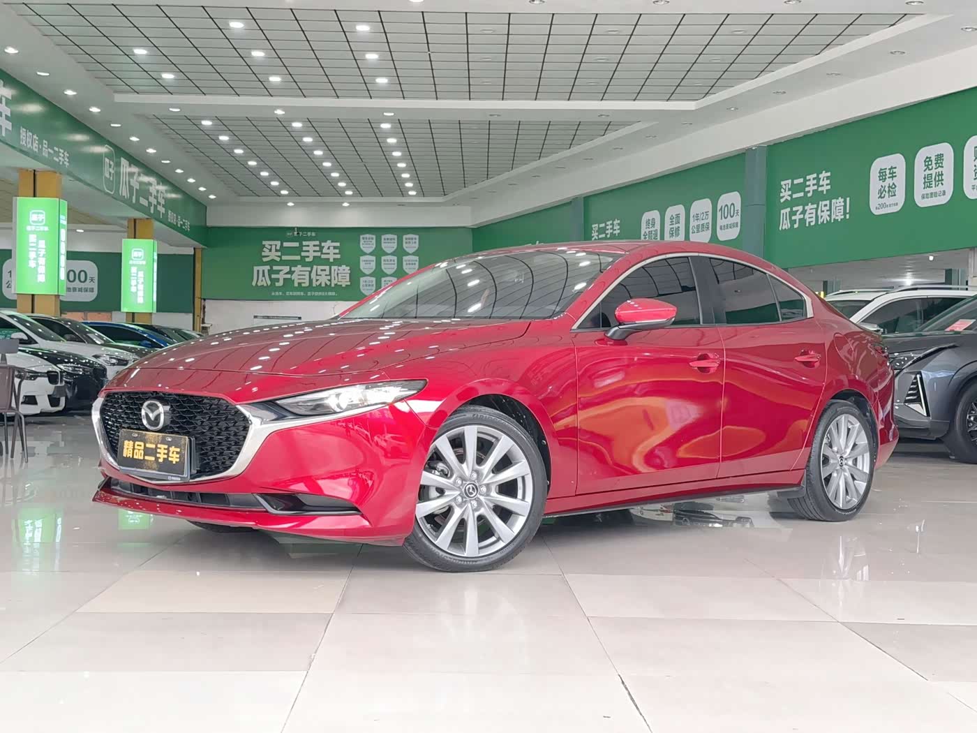 Mazda Mazda3 Axela 2.0 л 2021 г. красный/фиолетовый, пробег 30000 км