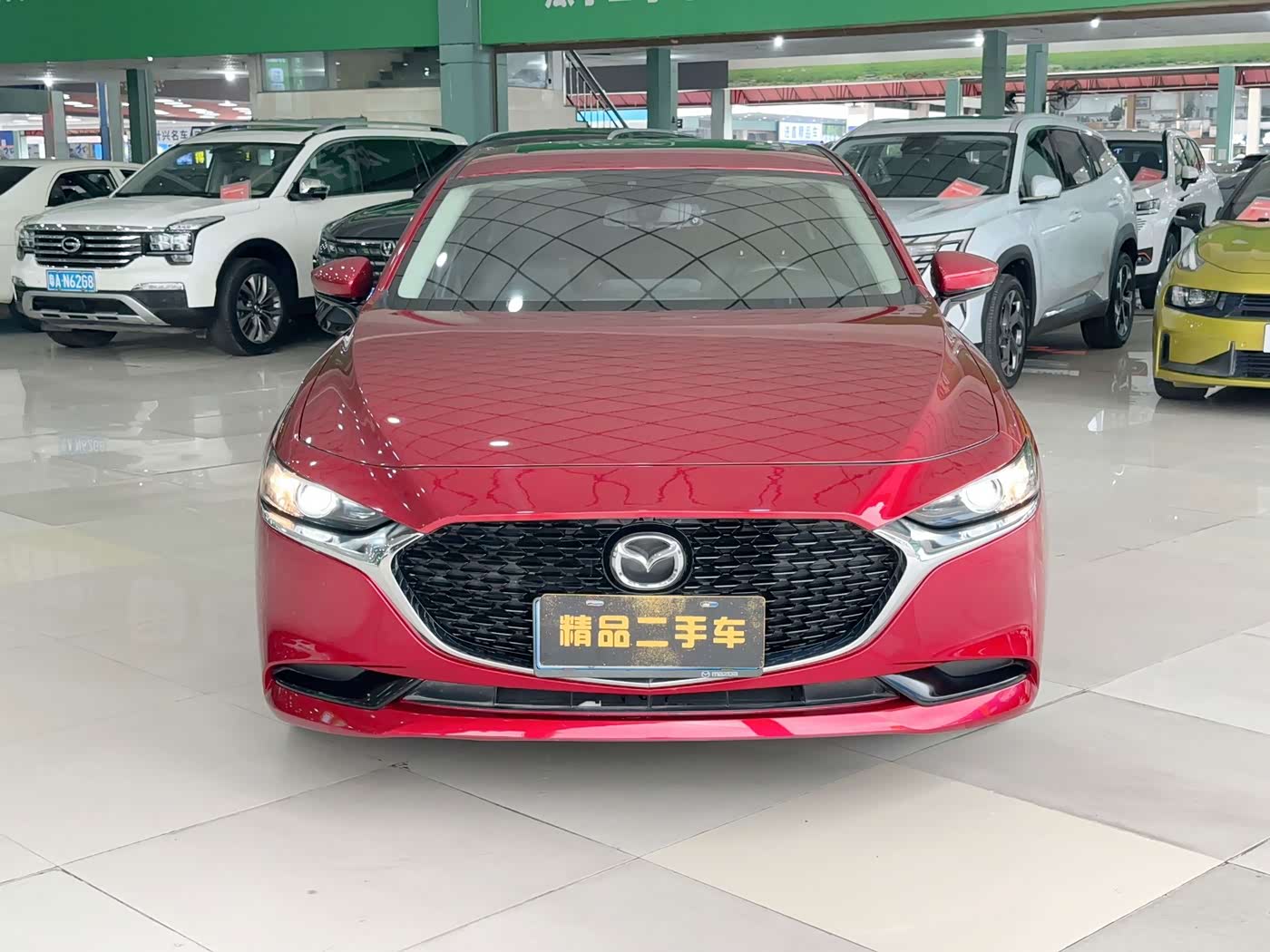 Mazda Mazda3 Axela 2.0 л 2021 г. красный/фиолетовый, пробег 30000 км