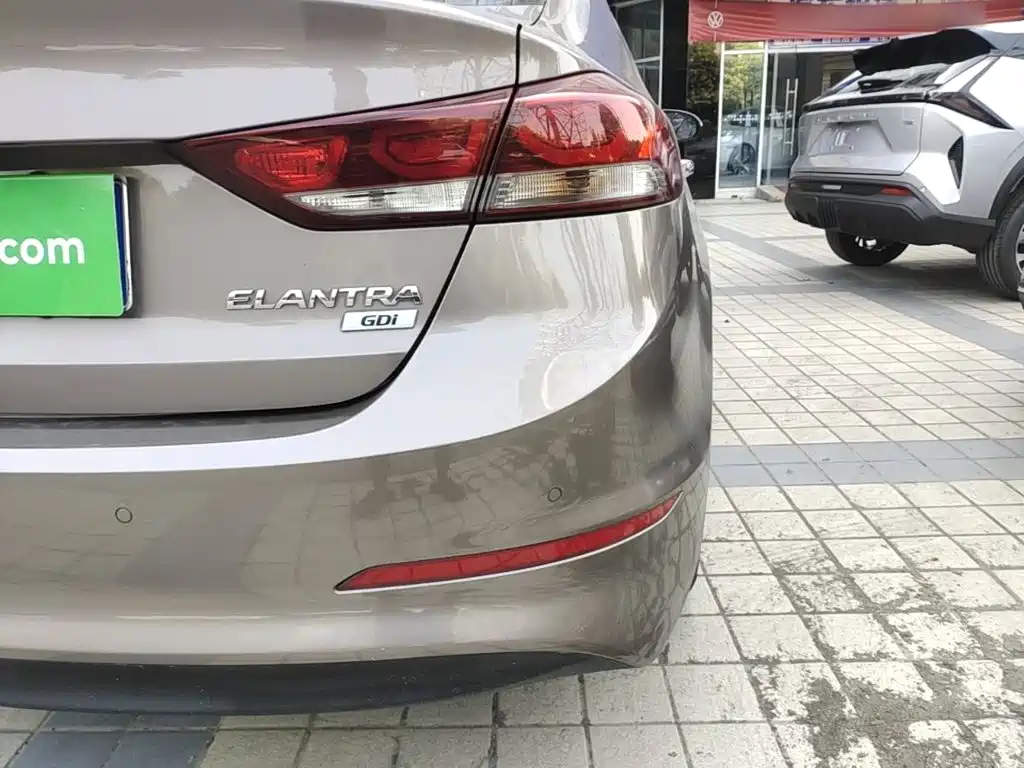 Hyundai Elantra — миниатюра 8