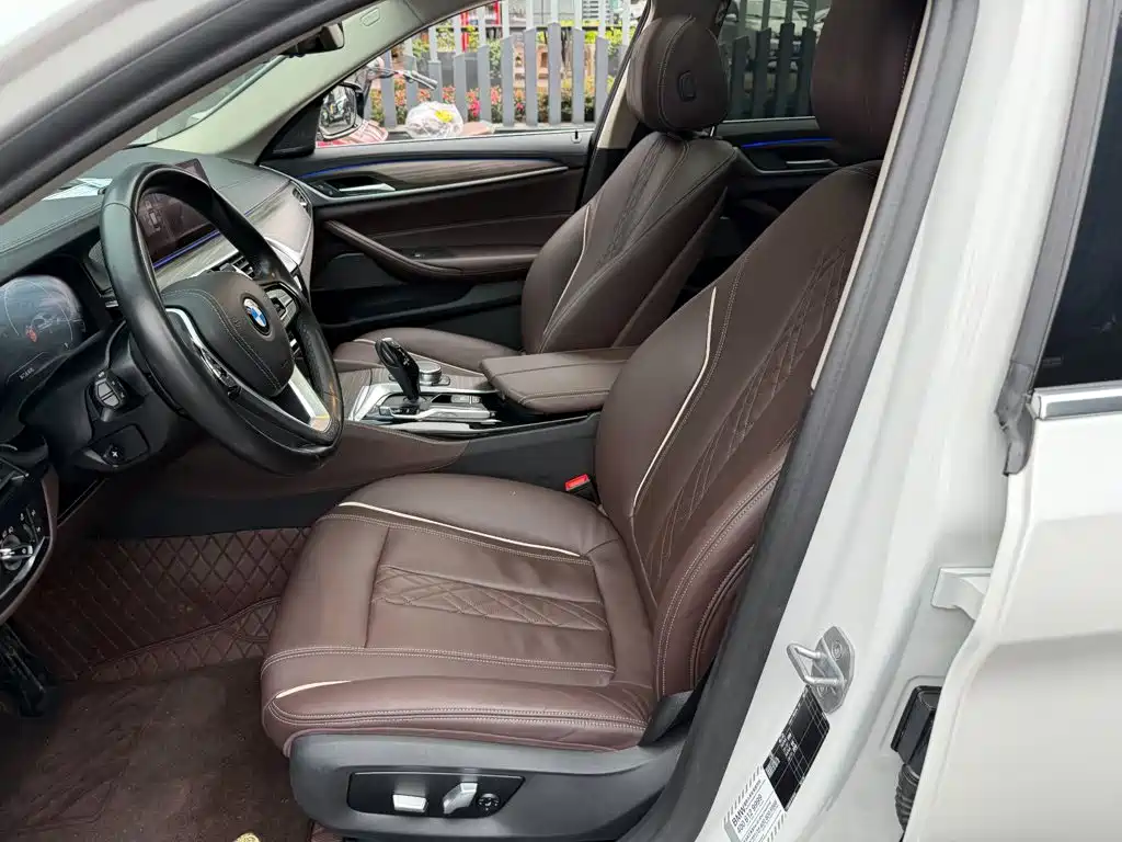 BMW 5 Series — миниатюра 8