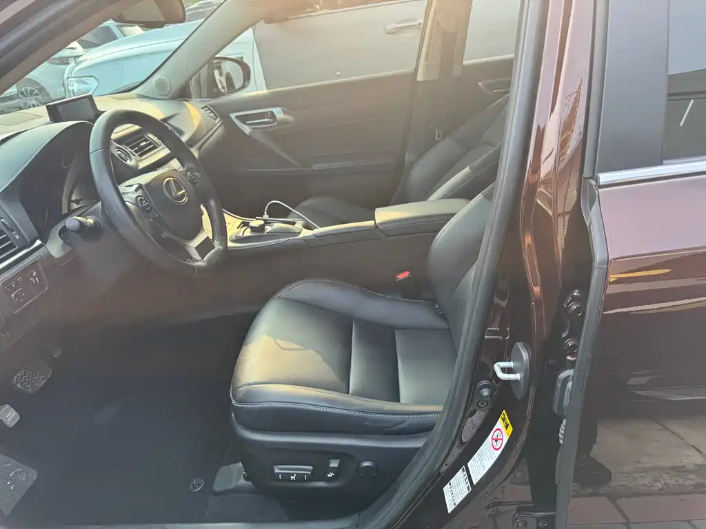Lexus CT — миниатюра 4