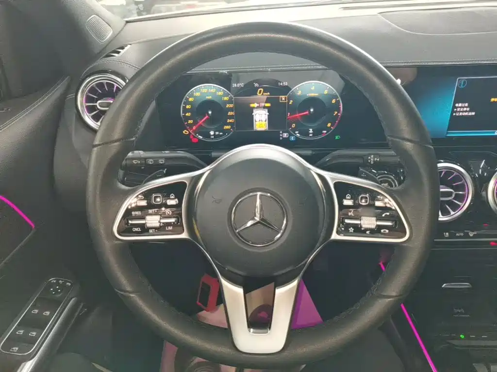 Mercedes-Benz GLA — миниатюра 11