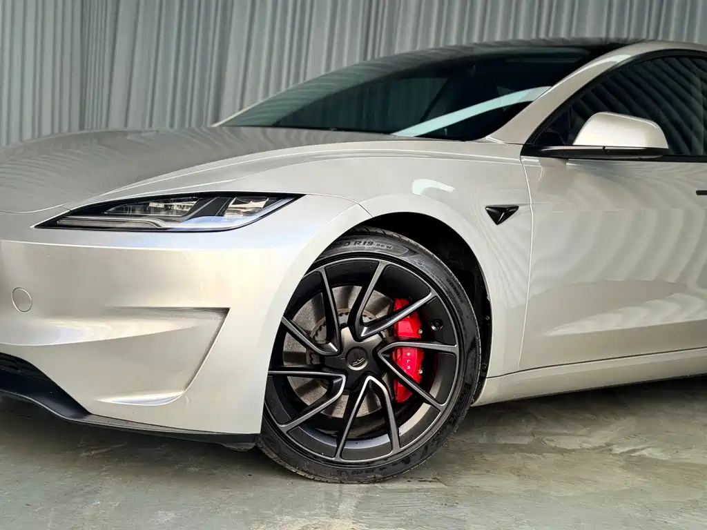 Tesla Model 3 — миниатюра 2