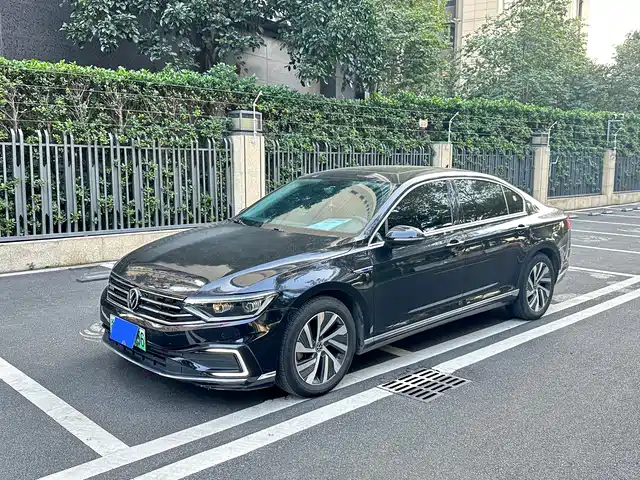 VOLKSWAGEN MAGOTAN GTE PLUG IN HYBRID 2023