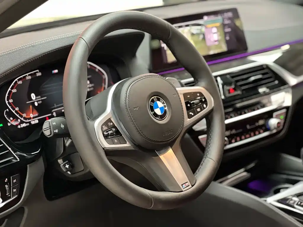 BMW 5 Series — миниатюра 7