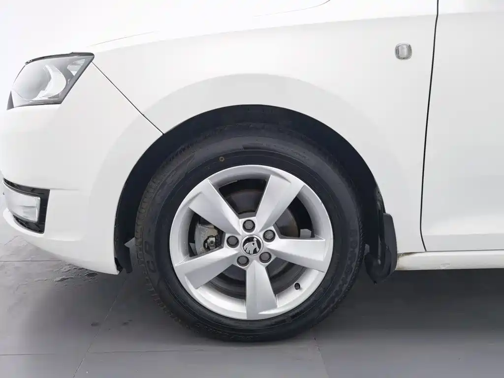Skoda Rapid Spaceback — миниатюра 17