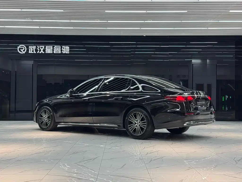 Mercedes-Benz E-Class — миниатюра 5