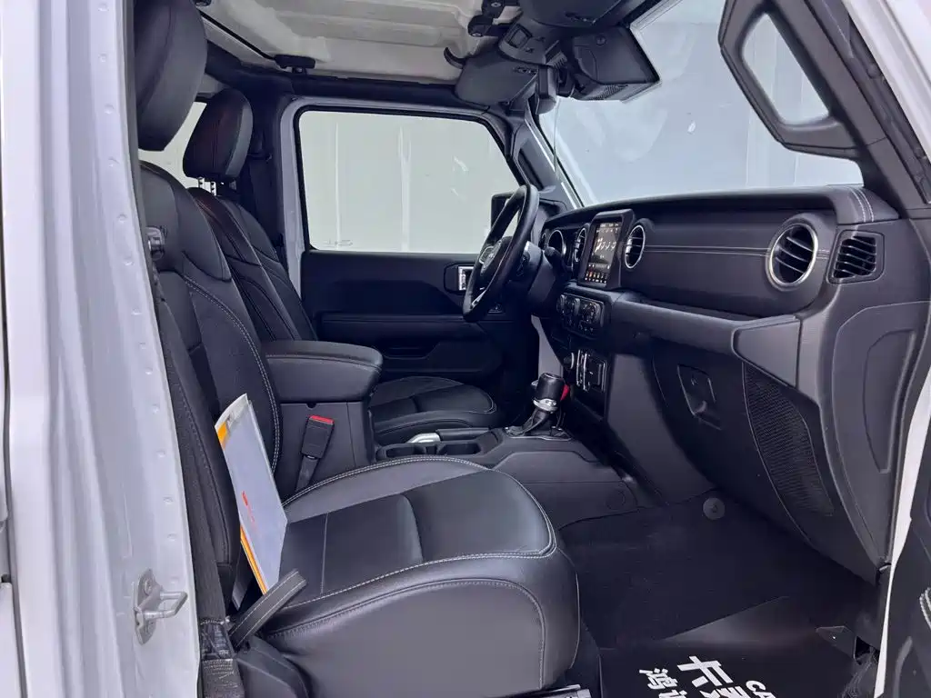 Jeep Wrangler PHEV — миниатюра 17