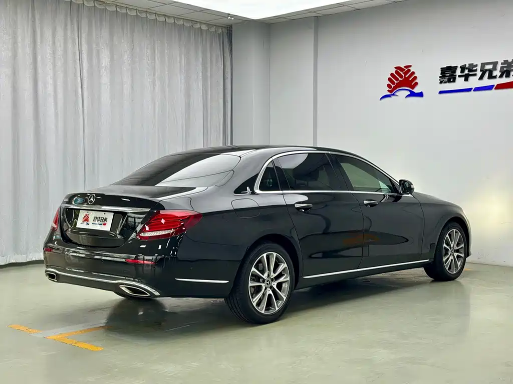 Mercedes-Benz E-Class — миниатюра 8