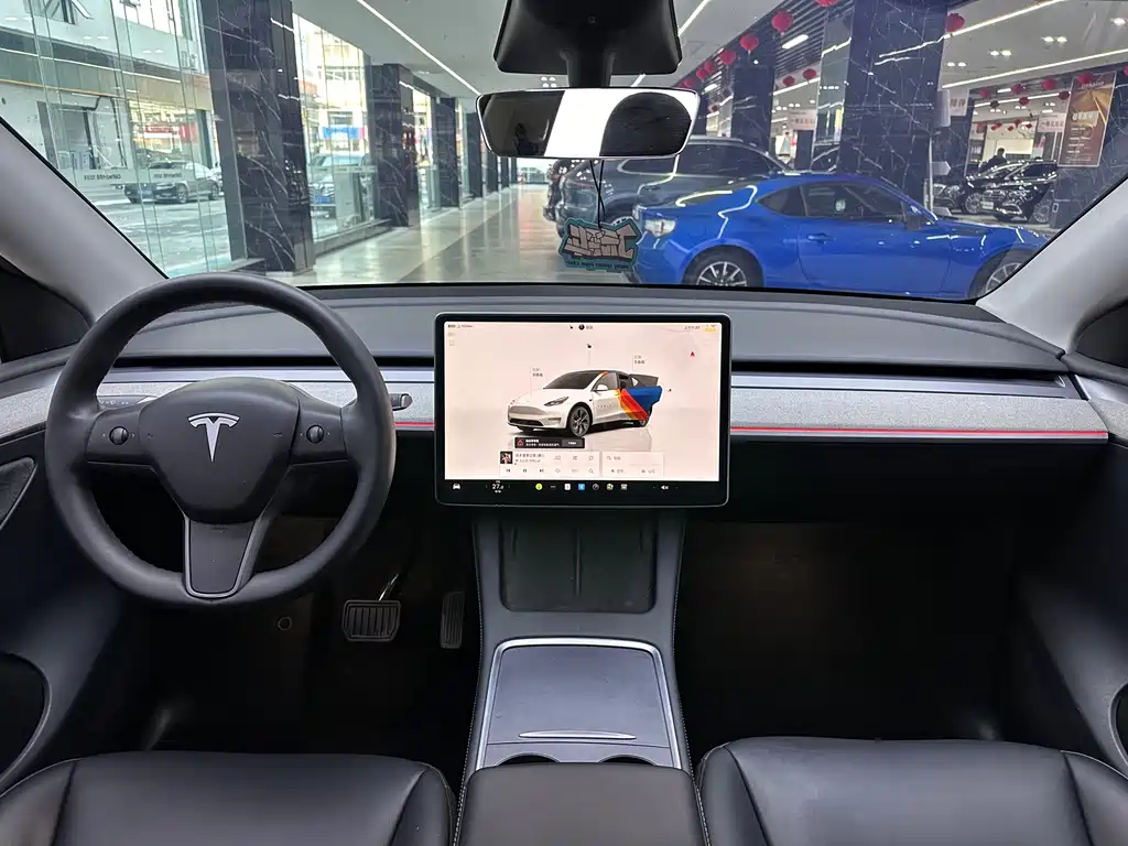 TESLA MODEL Y