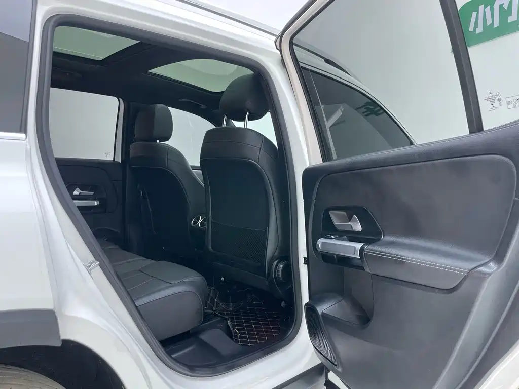 Mercedes-Benz GLB — миниатюра 28