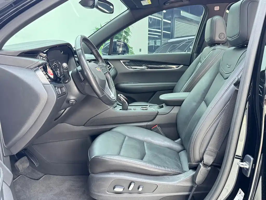 Cadillac XT6 — миниатюра 5