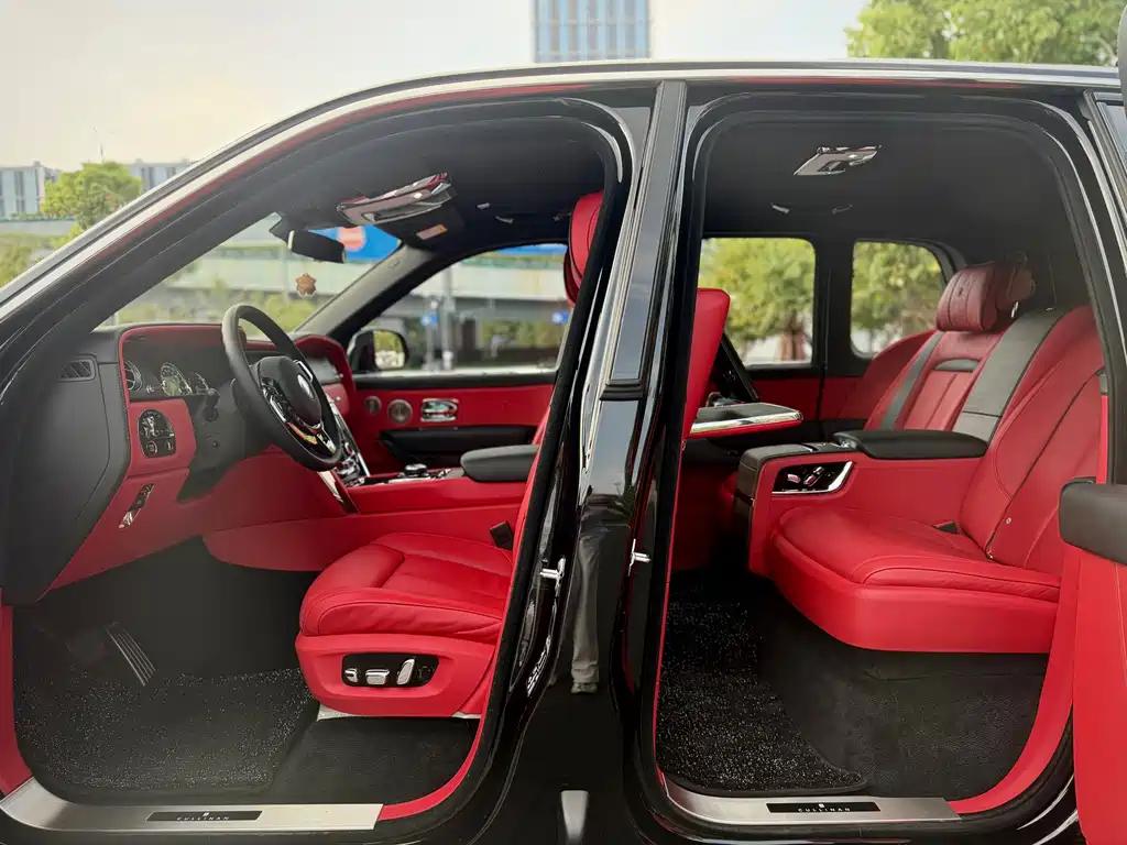 Rolls-Royce Cullinan — миниатюра 24