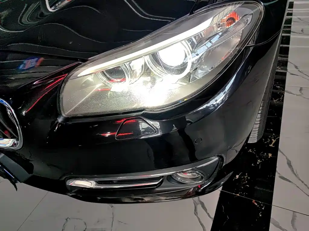 BMW 5 Series — миниатюра 24