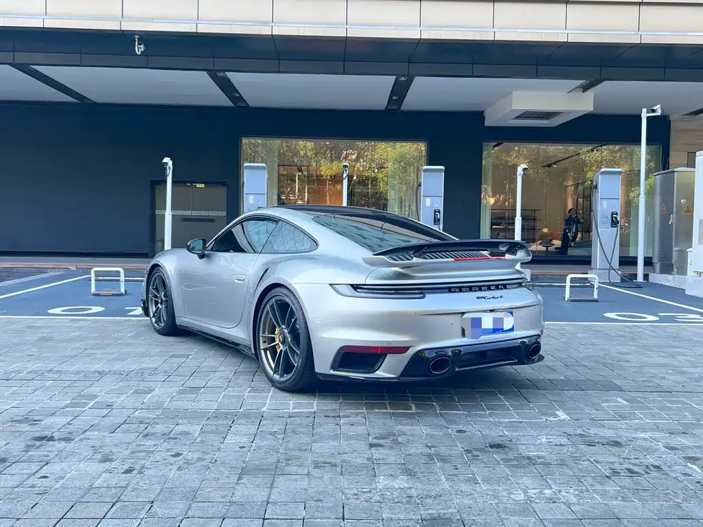 PORSCHE 911